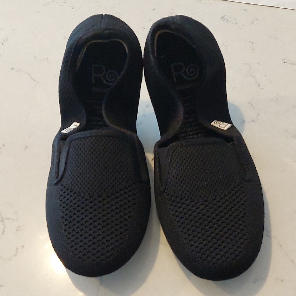 Rollasole Womens Size Medium Black Slip-On Shoes